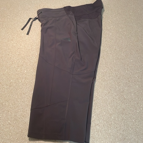 North Face Women’s Outdoor Performance wide leg Capri - Picture 4 of 4